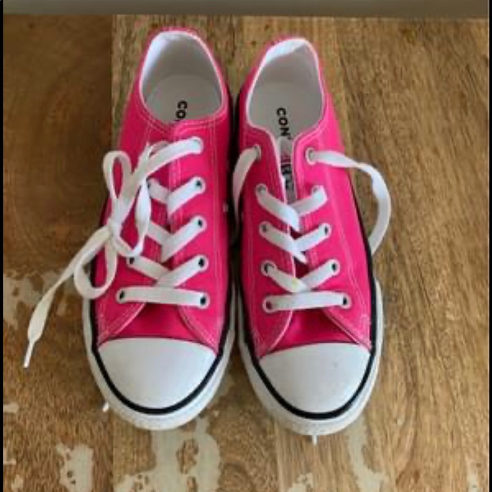 Converse Chuck Taylor’s little kids size 1